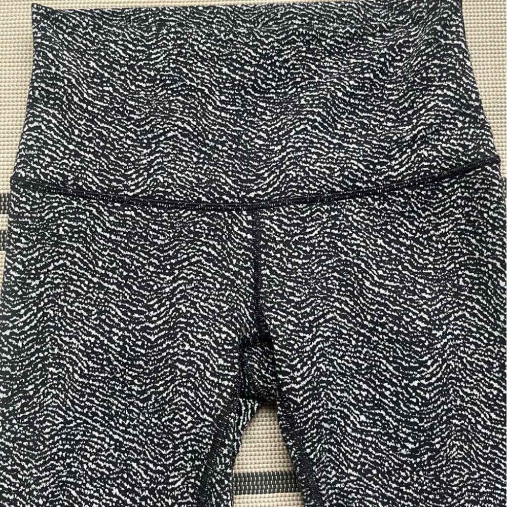Lululemon Wunder Under Luon Ripple Jacquard Crop White Black Align - Picture 2 of 10